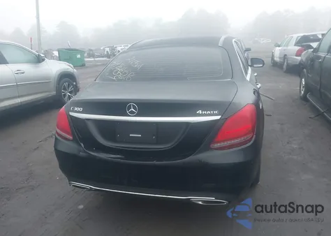 2020 Mercedes-Benz C 300 4Matic z USA, uszkodzony, nr VIN 55SWF8EB8LU323086